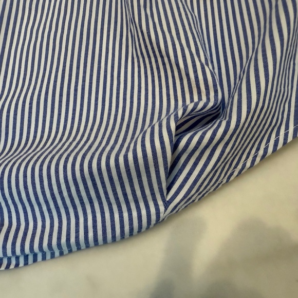 T Tahari Women’s long sleeved Blouse, , Blue White Pinstripe Size M - Picture 3 of 6